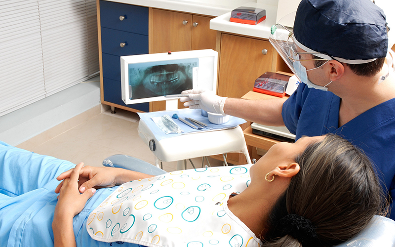 Dentist in Beamsville Beamstown Dental Group performing comprehensive health screening examination
